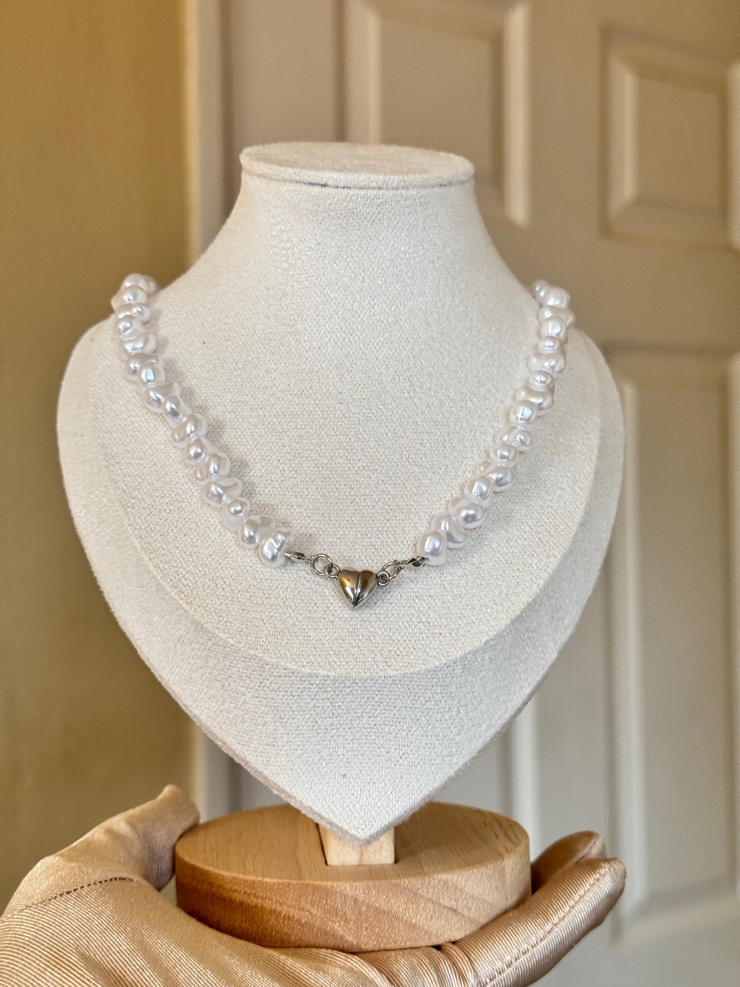 Magnetic Heart Pearl Necklace
