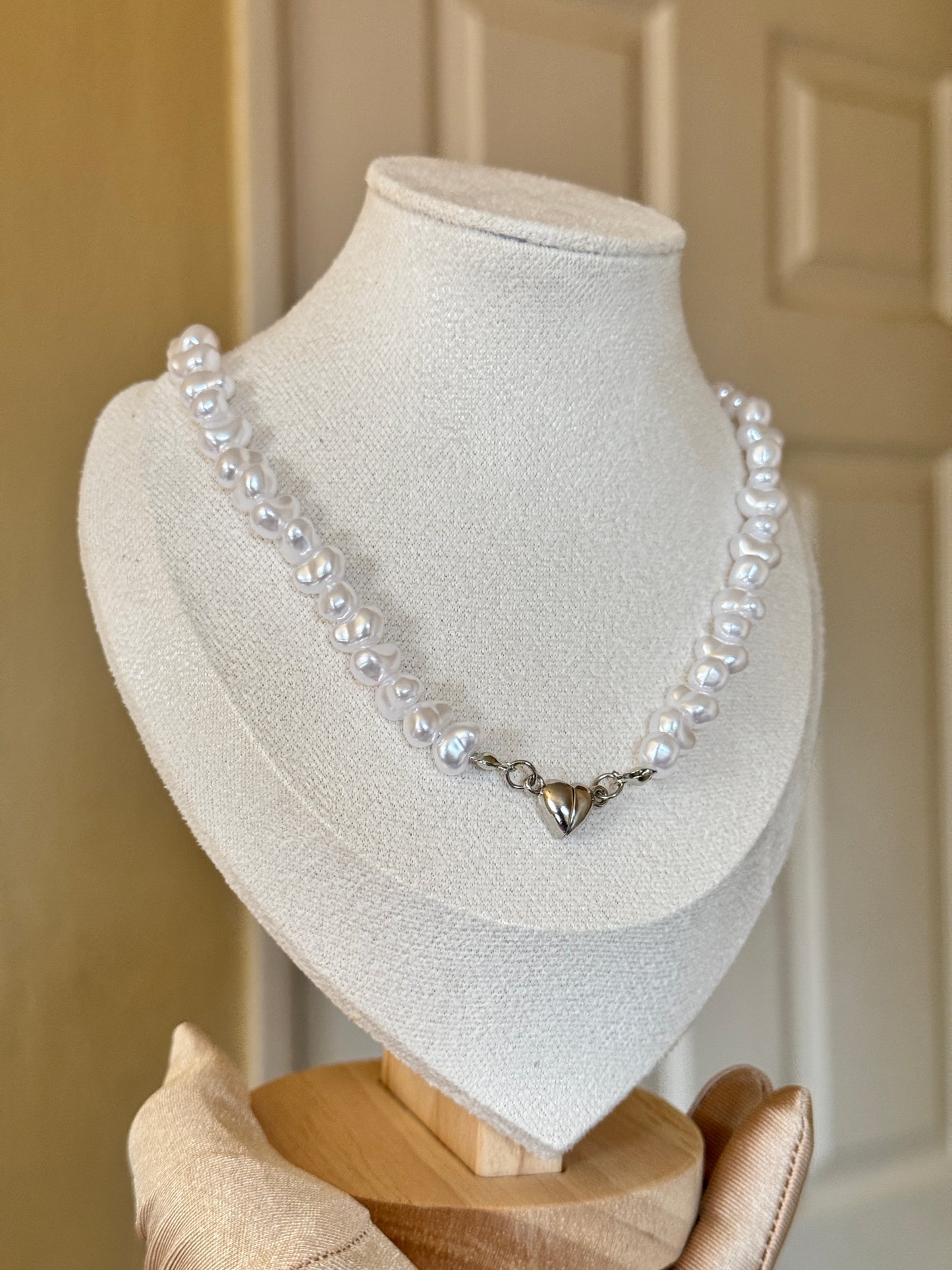 Magnetic Heart Pearl Necklace