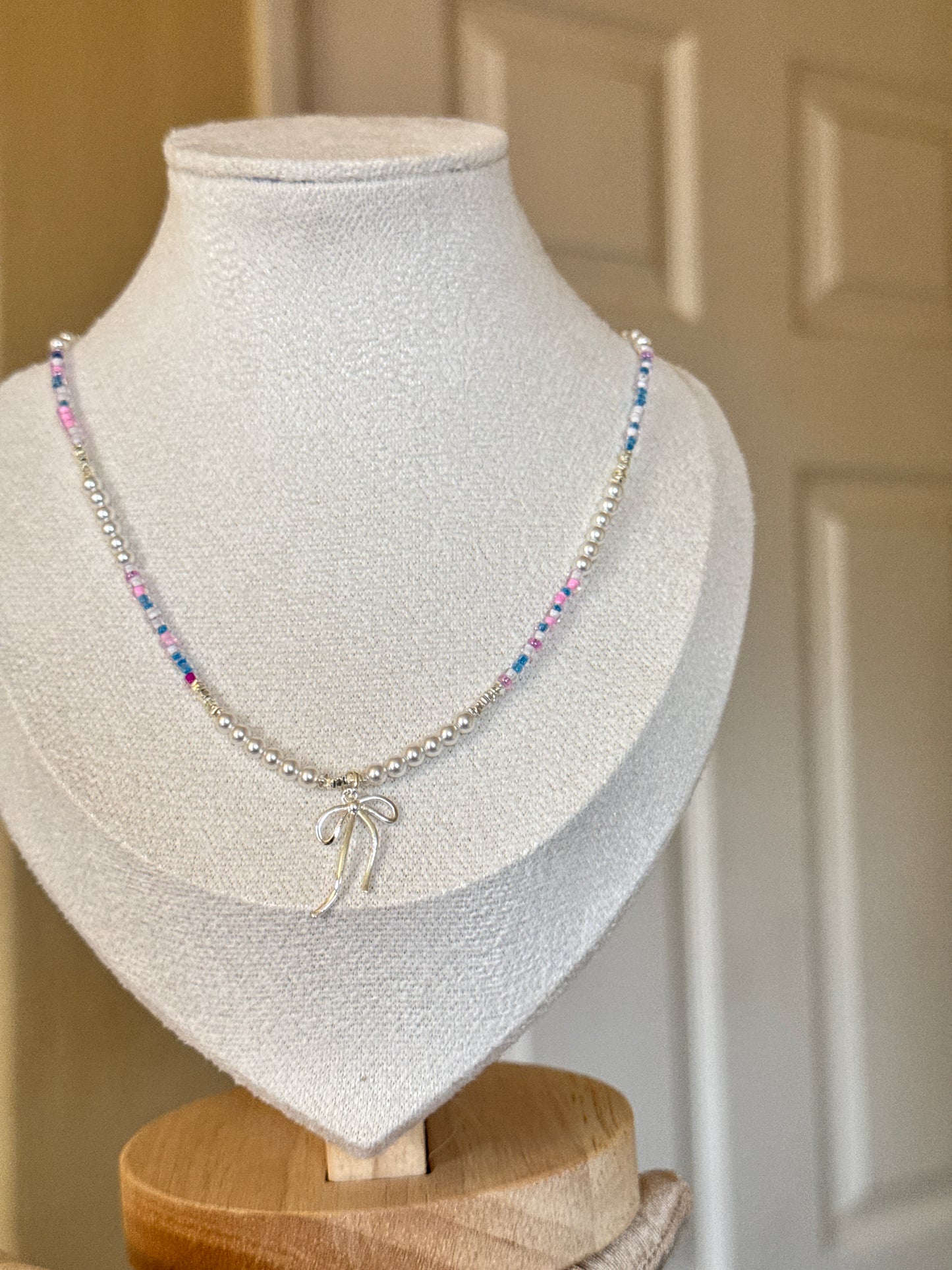Silver bow beaded & pearl Necklace
