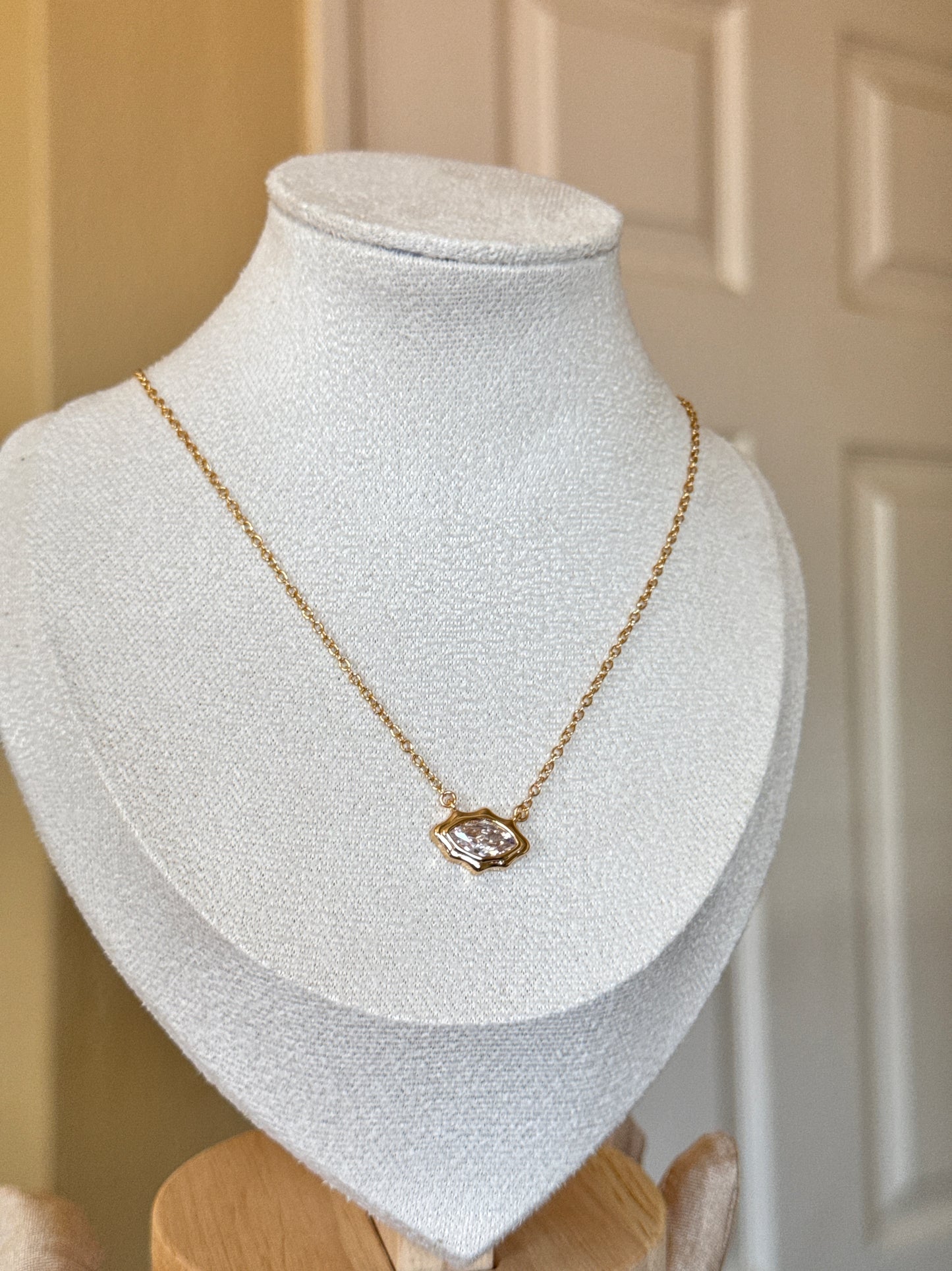 Zircon Oval Round Pendant Necklace - Simple Ins Fashion, Electroplated Real Gold Color, Unisex, Metal Coating