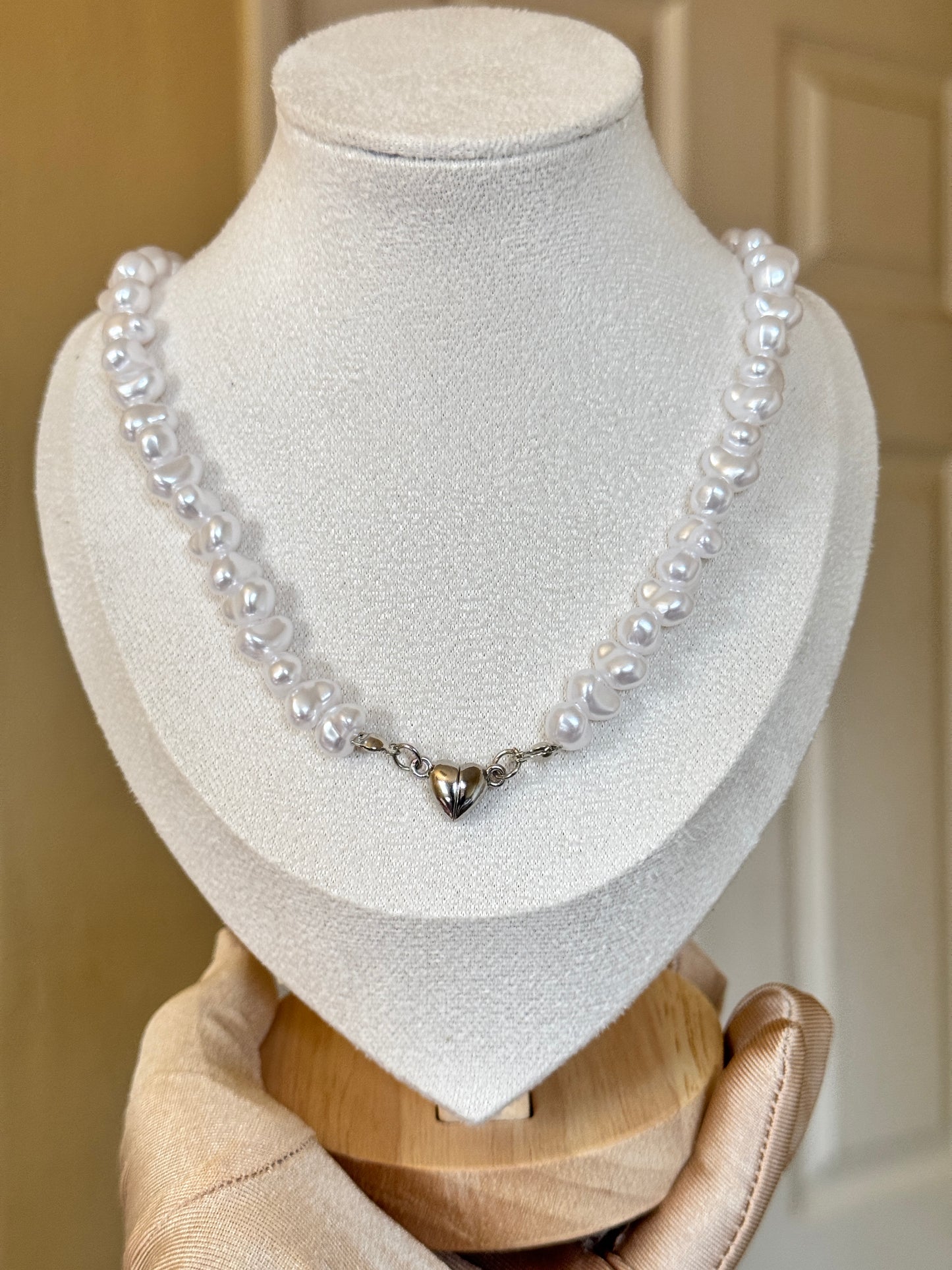 Magnetic Heart Pearl Necklace