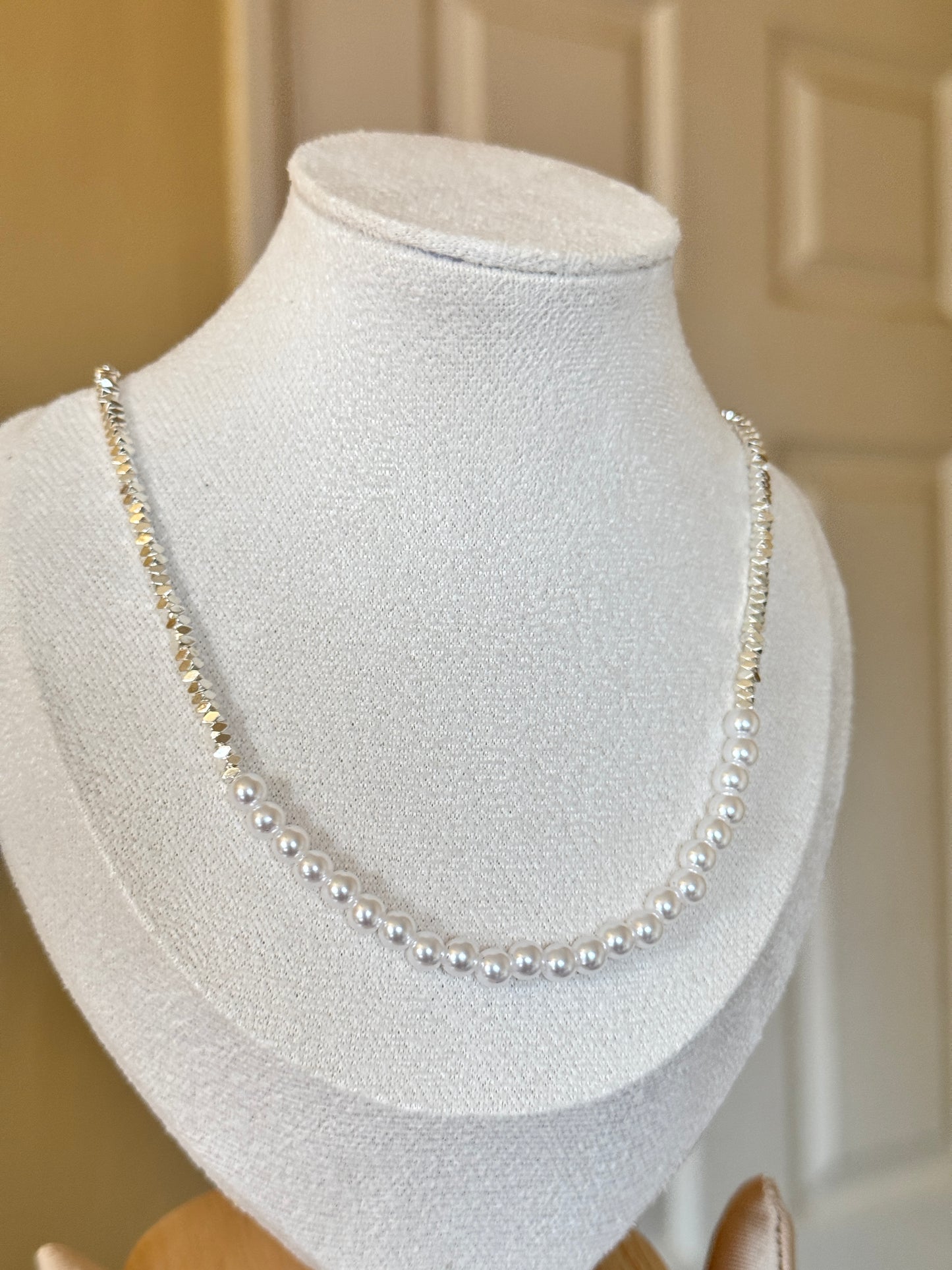 Pearl and silver beads Necklace