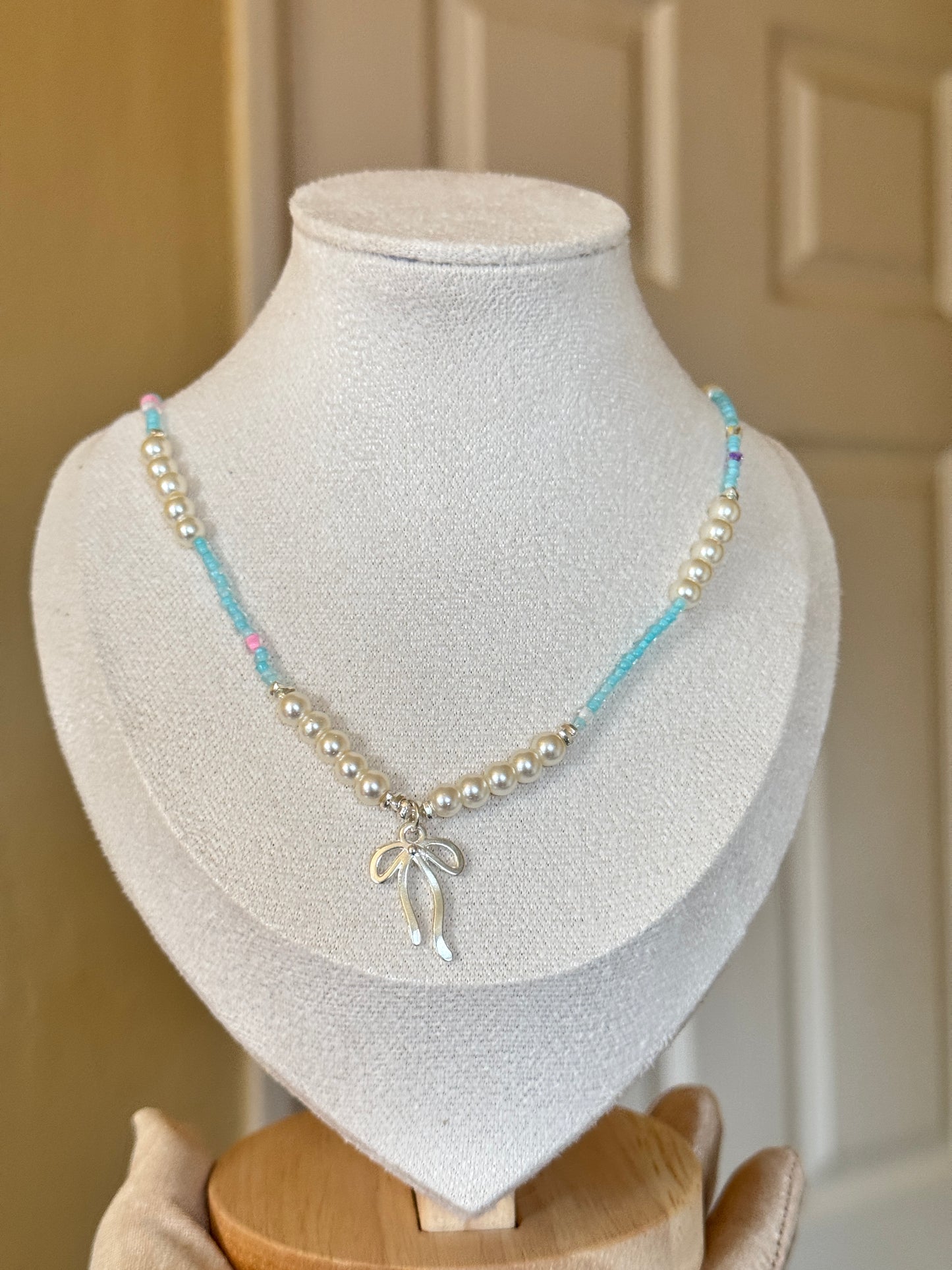 Silver bow beaded & pearl Necklace