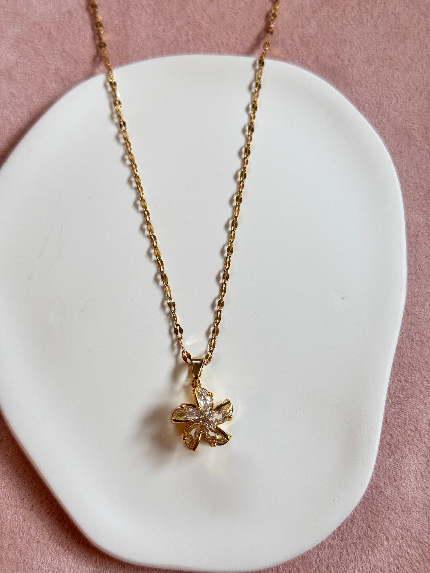 Pendant Flower Necklace