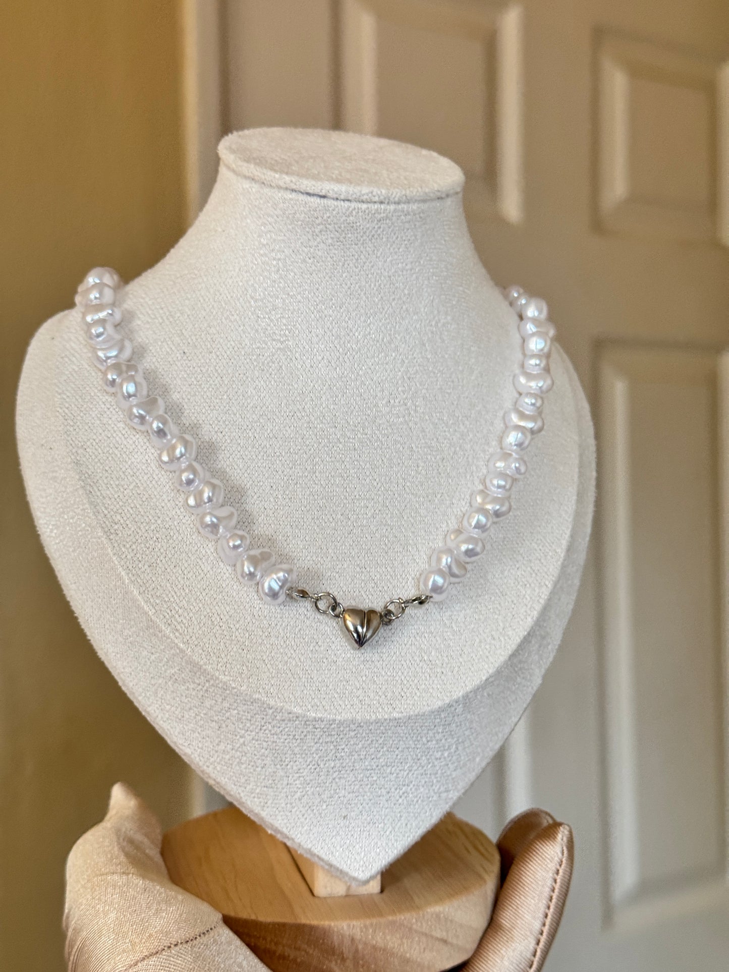 Magnetic Heart Pearl Necklace