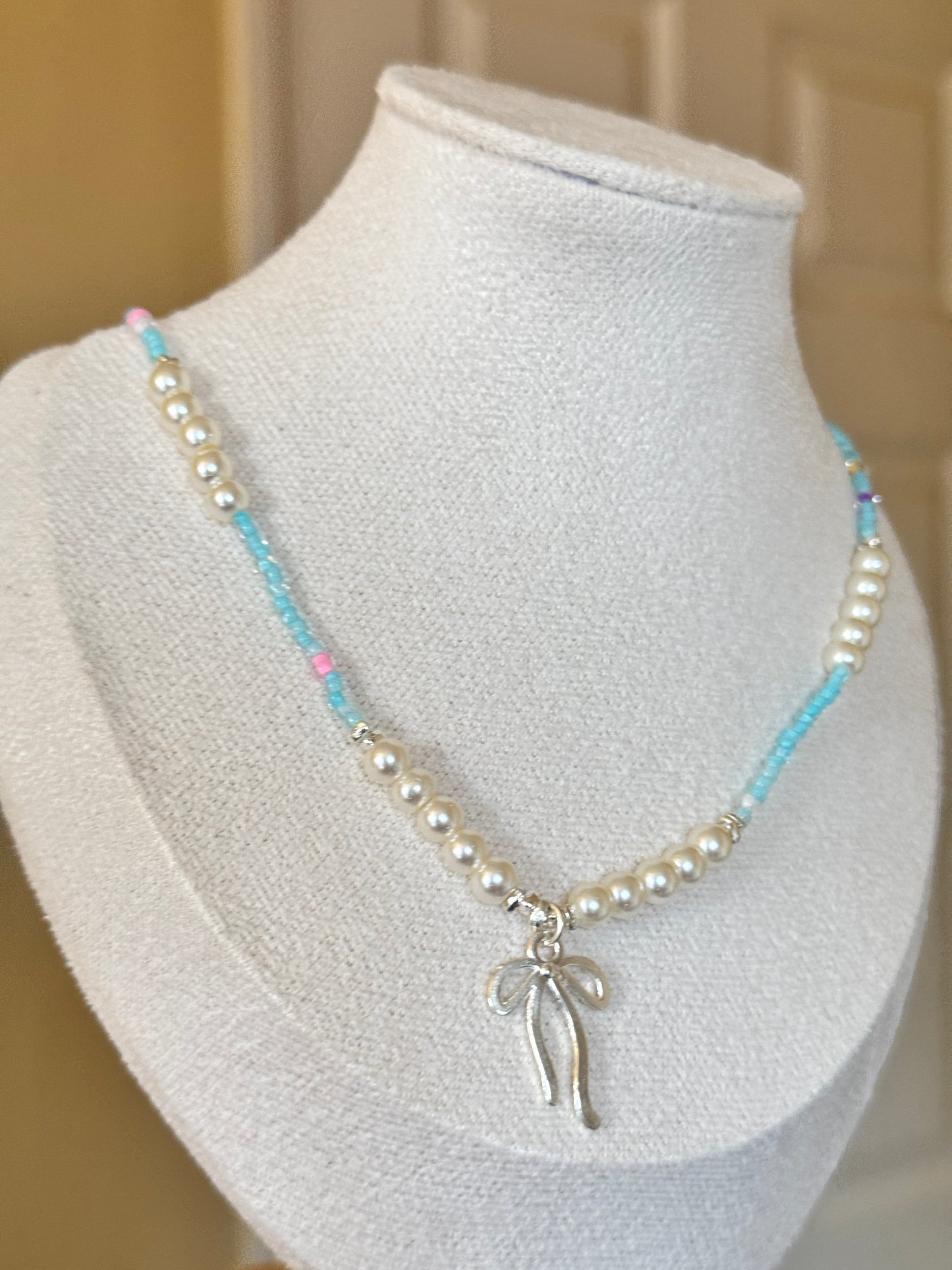 Silver bow beaded & pearl Necklace