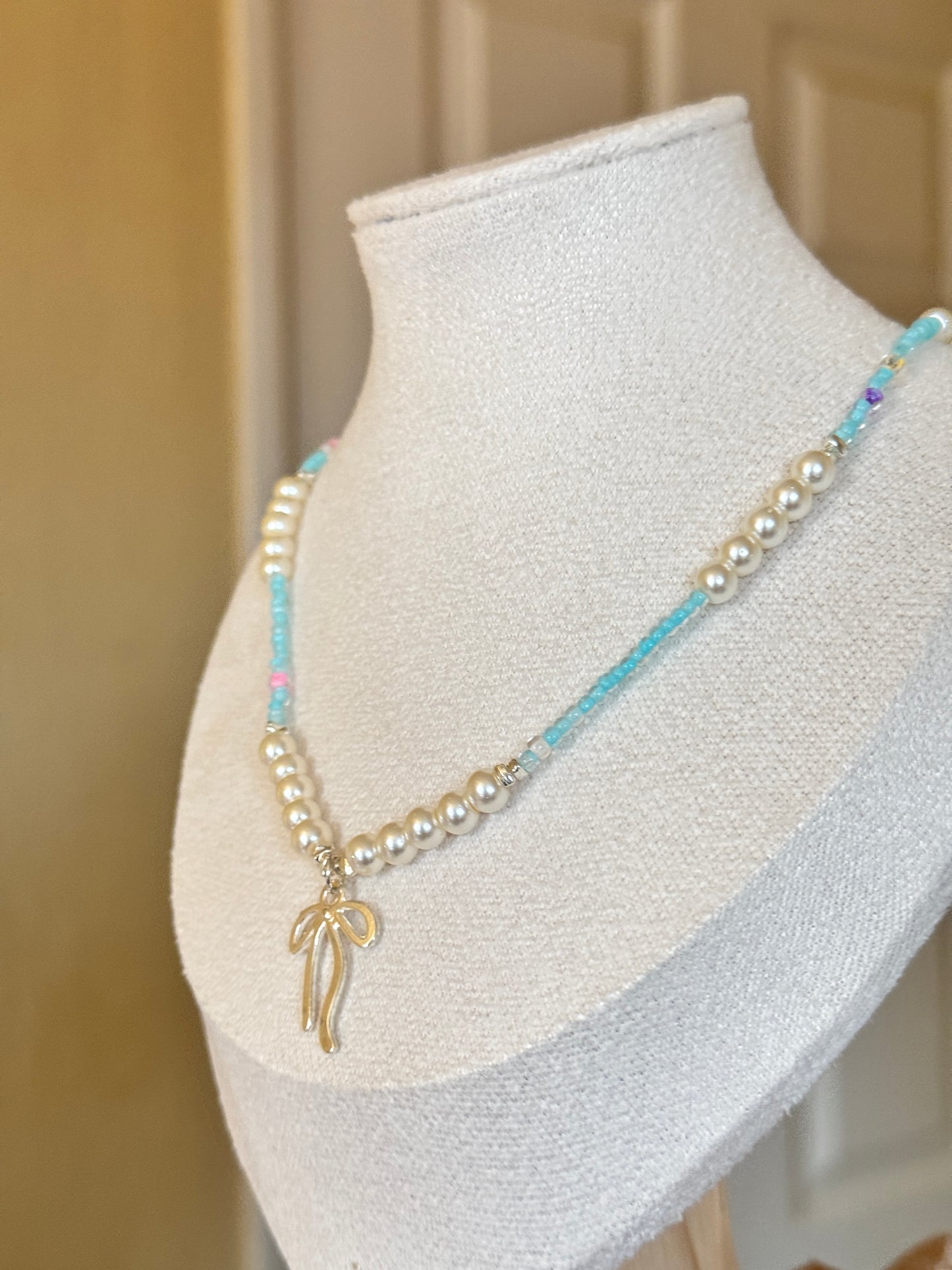 Silver bow beaded & pearl Necklace