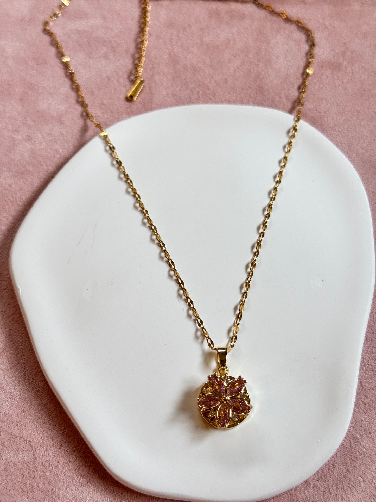 Pendant Flower Necklace