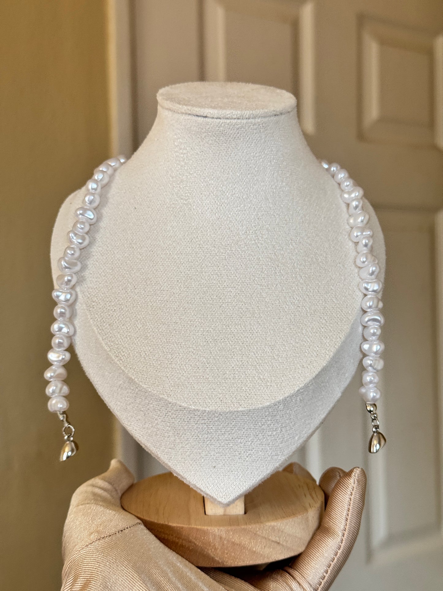 Magnetic Heart Pearl Necklace