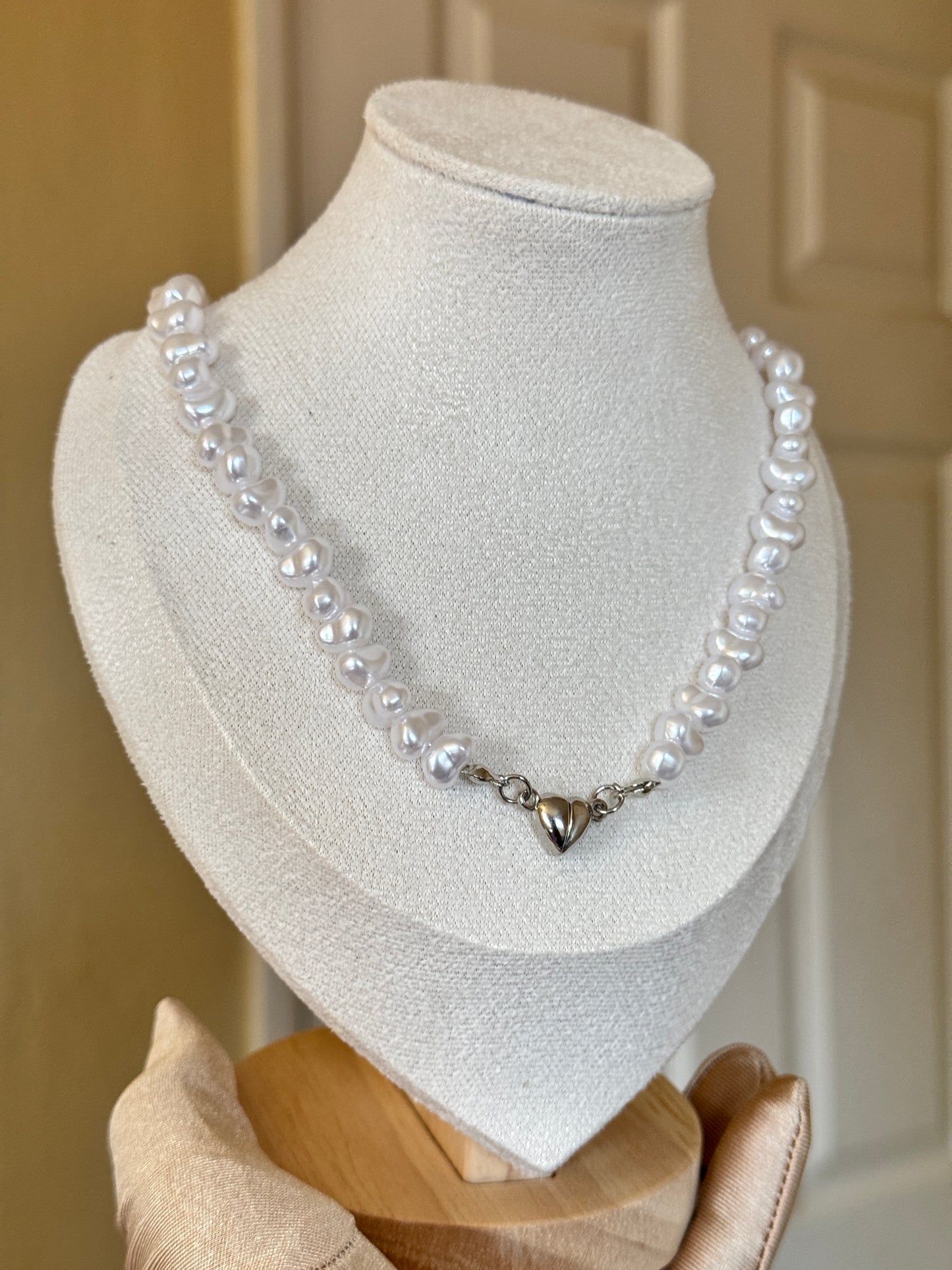 Magnetic Heart Pearl Necklace