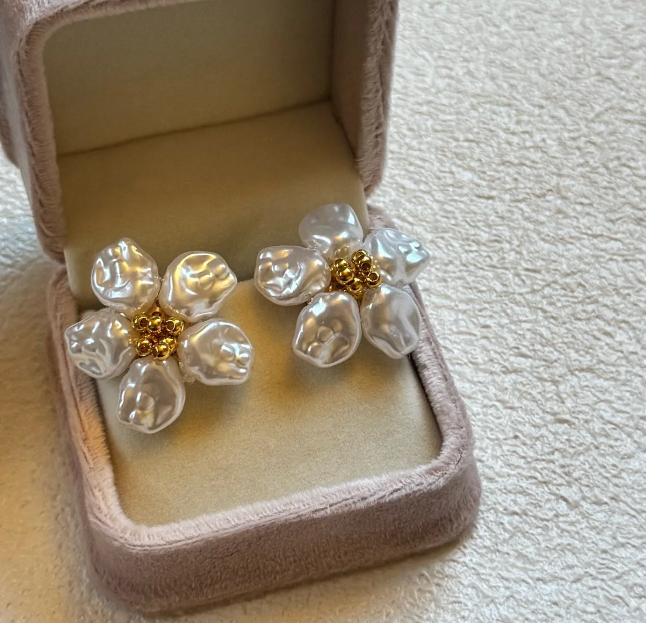 Flower pearl earrings for women