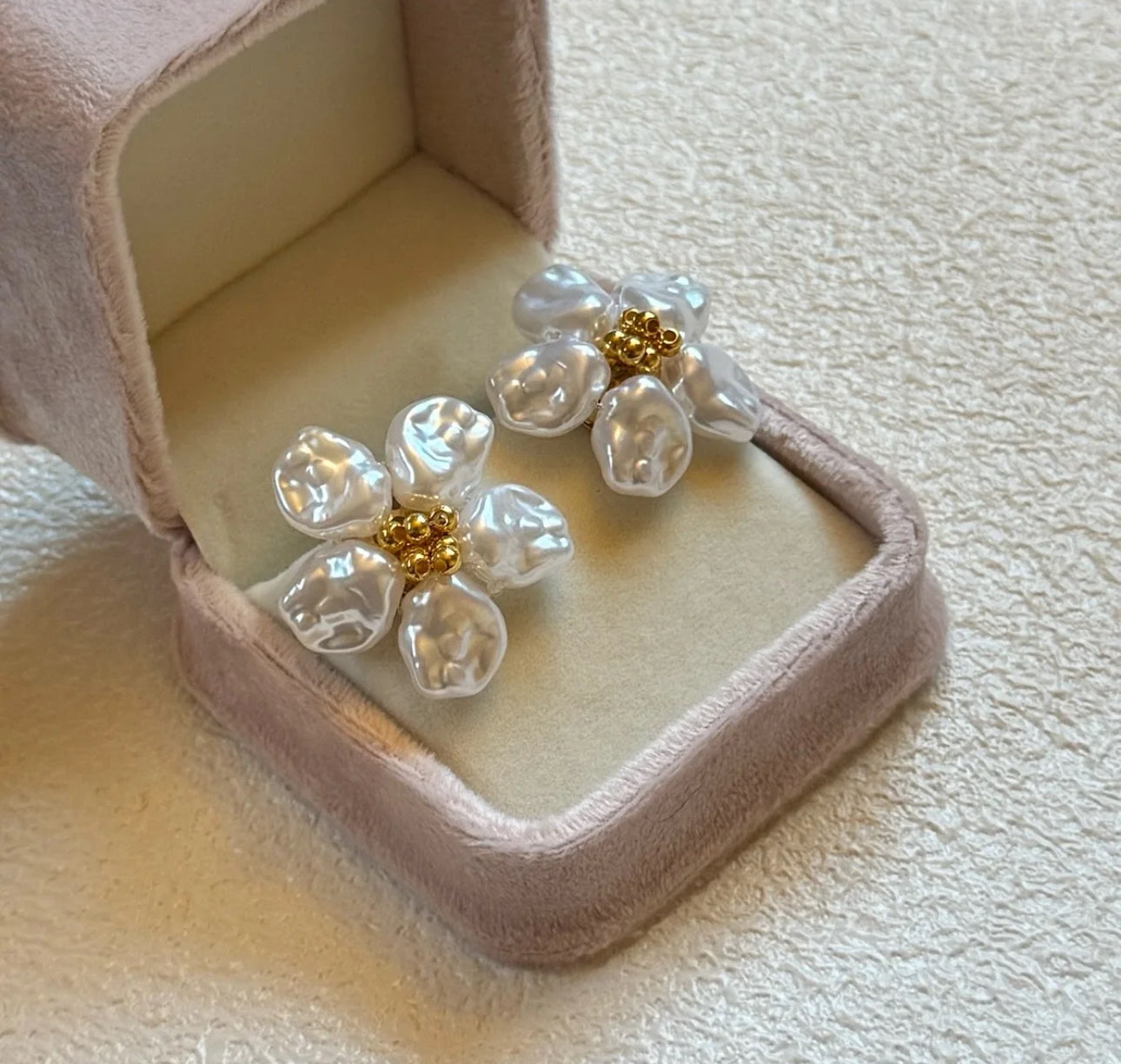 Flower pearl earrings for women