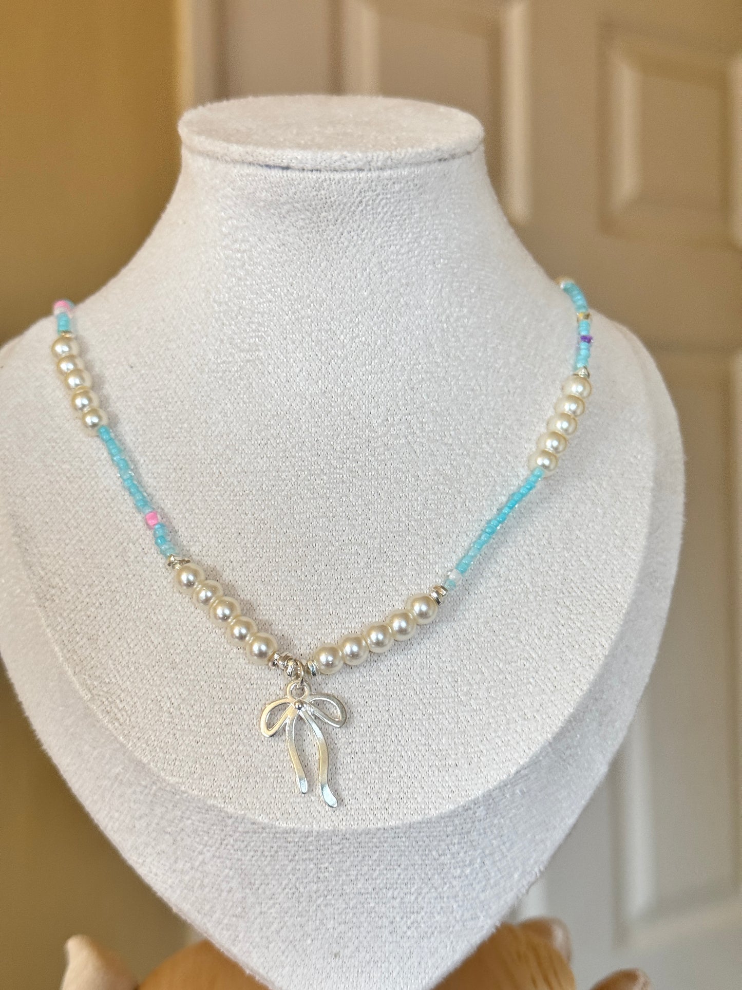 Silver bow beaded & pearl Necklace