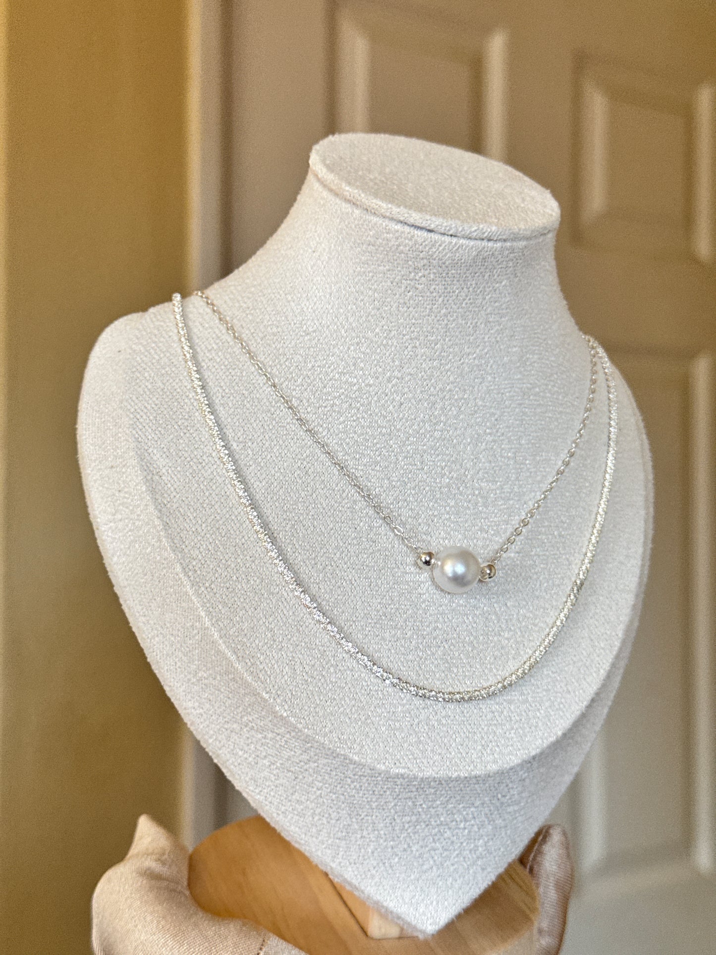 Double-layered pearl necklace for women