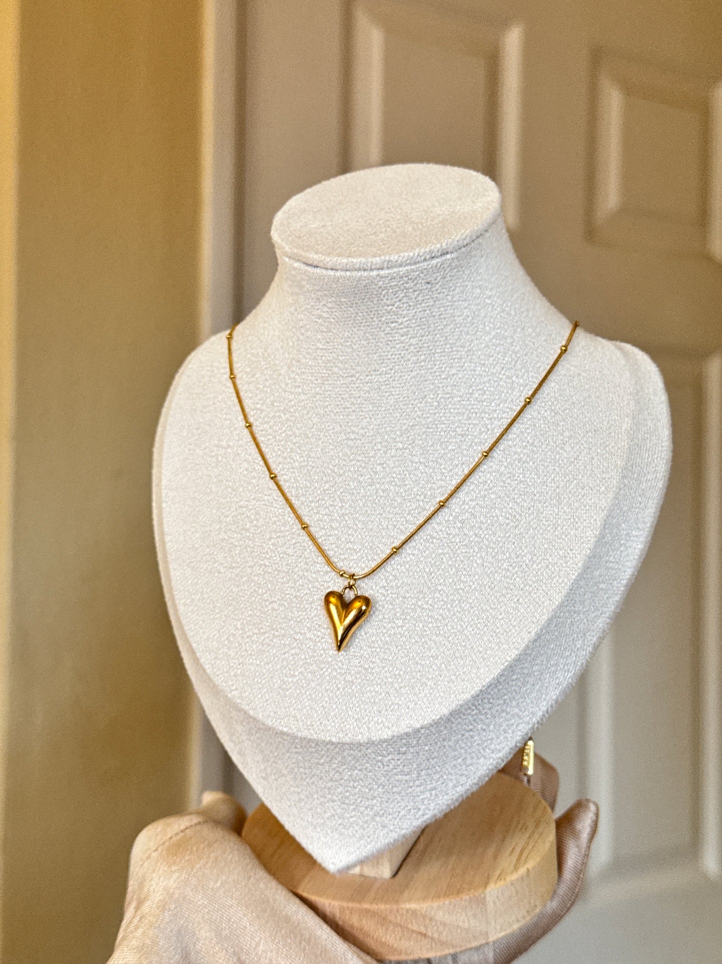 Gold Heart Stainless Steel Necklace - Elegant Unisex Accessory with Gold Heart Design, Versatile for Casual & Formal Wear