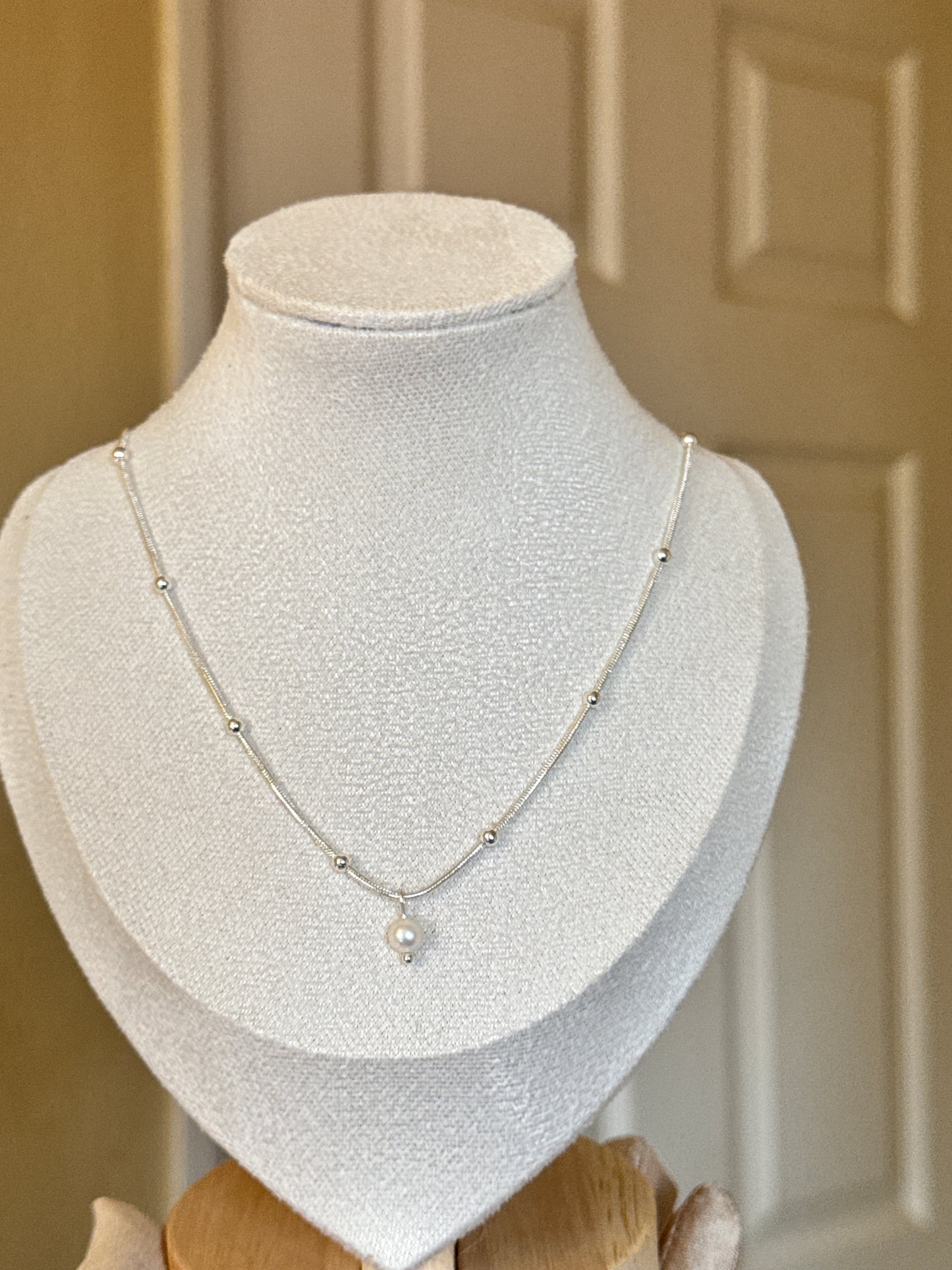 Stainless Steel Silver Pearl Necklace - Unisex, High-Quality Metal Coating, Elegant Design, Durable Jewelry Accessory