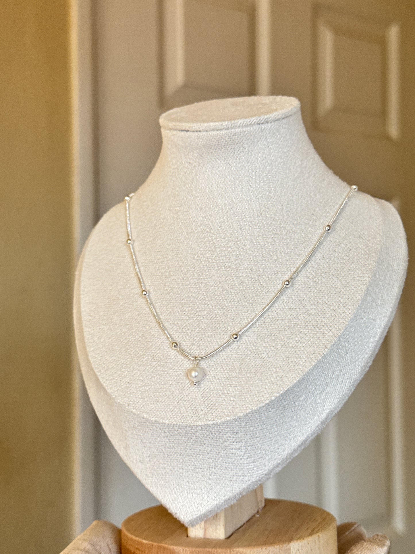 Stainless Steel Silver Pearl Necklace - Unisex, High-Quality Metal Coating, Elegant Design, Durable Jewelry Accessory