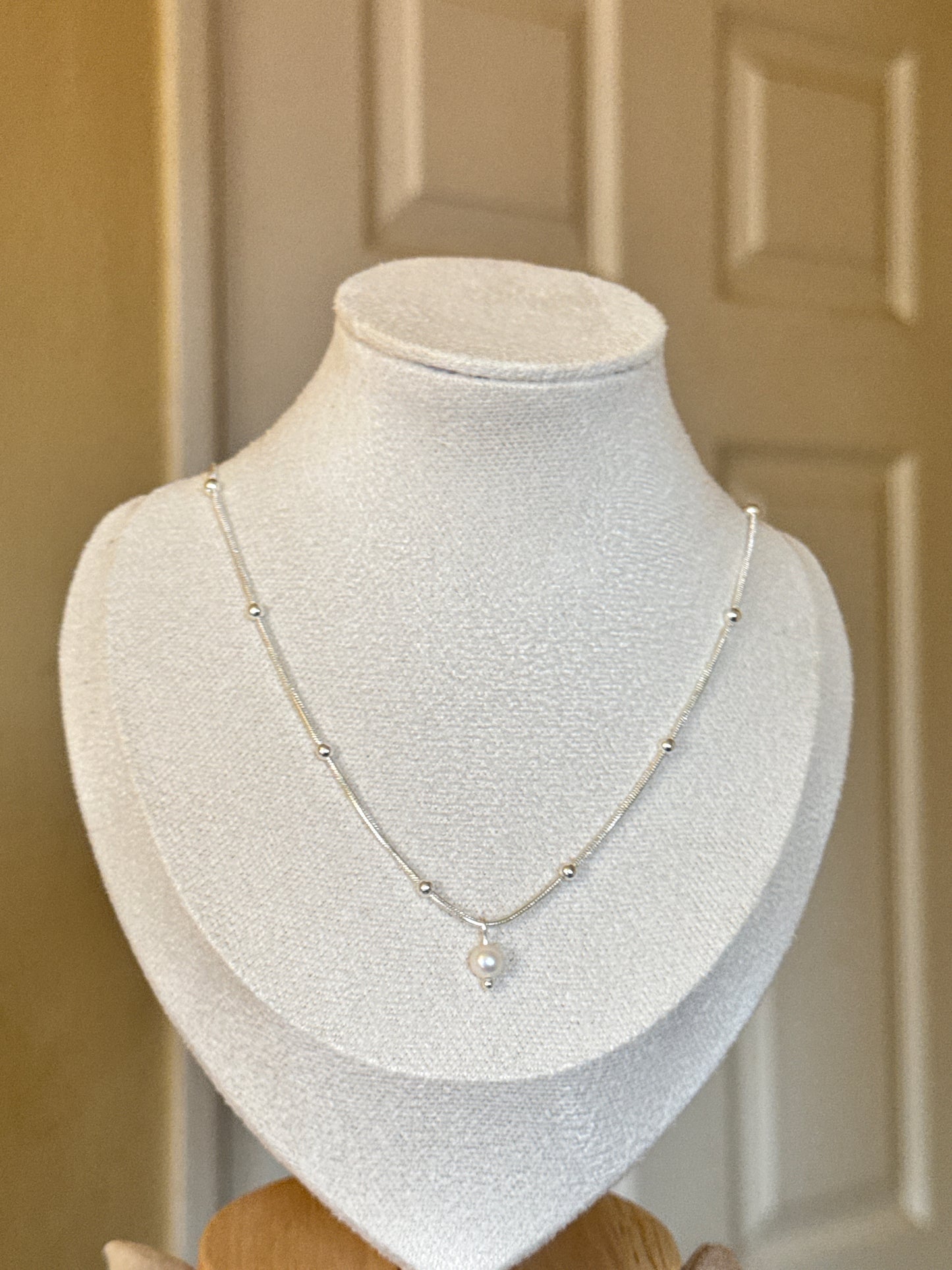 Stainless Steel Silver Pearl Necklace - Unisex, High-Quality Metal Coating, Elegant Design, Durable Jewelry Accessory