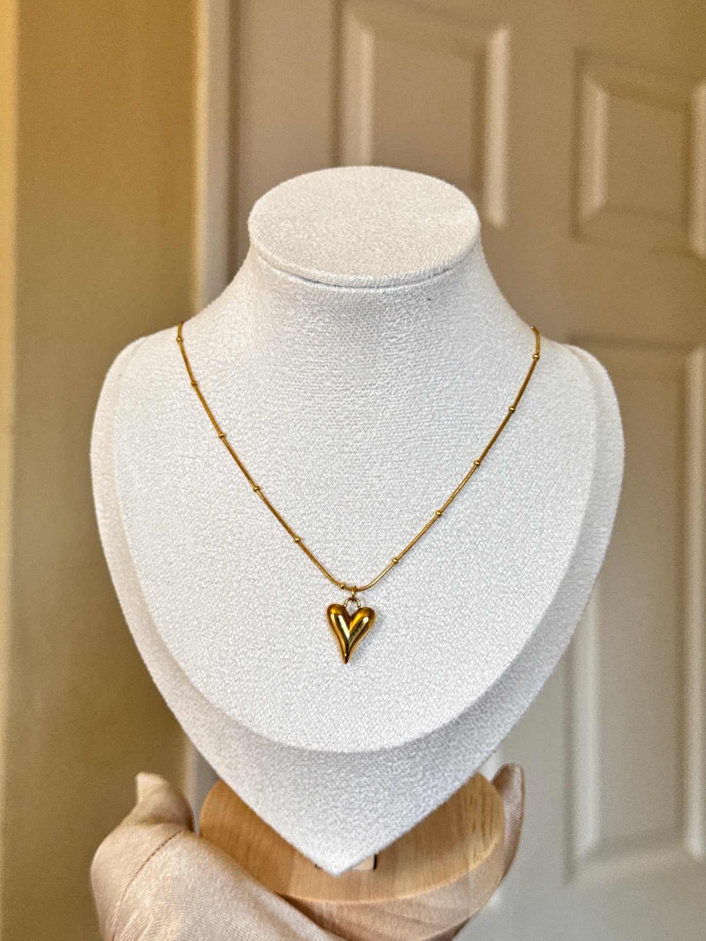 Gold Heart Stainless Steel Necklace - Elegant Unisex Accessory with Gold Heart Design, Versatile for Casual & Formal Wear