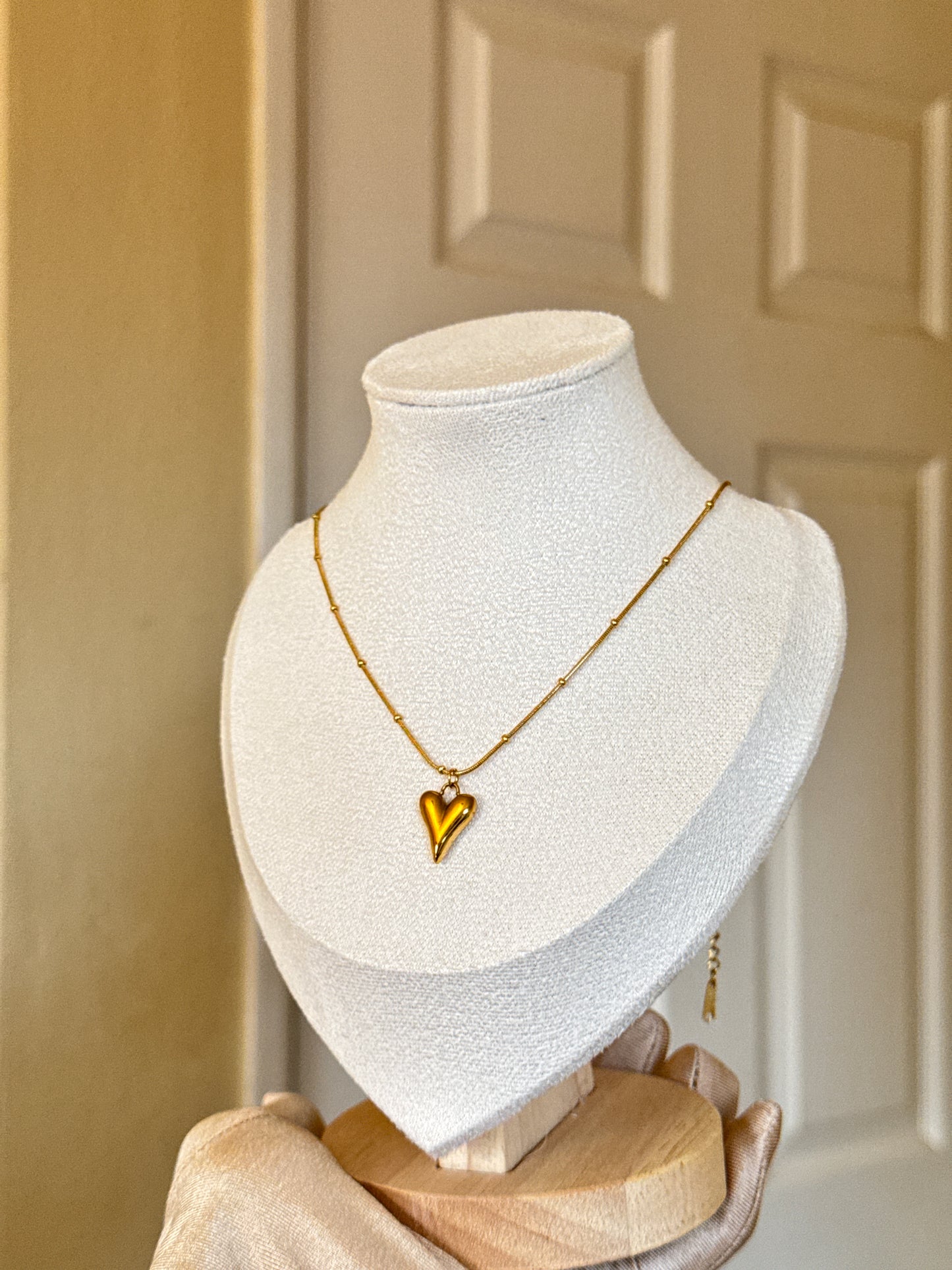 Gold Heart Stainless Steel Necklace - Elegant Unisex Accessory with Gold Heart Design, Versatile for Casual & Formal Wear