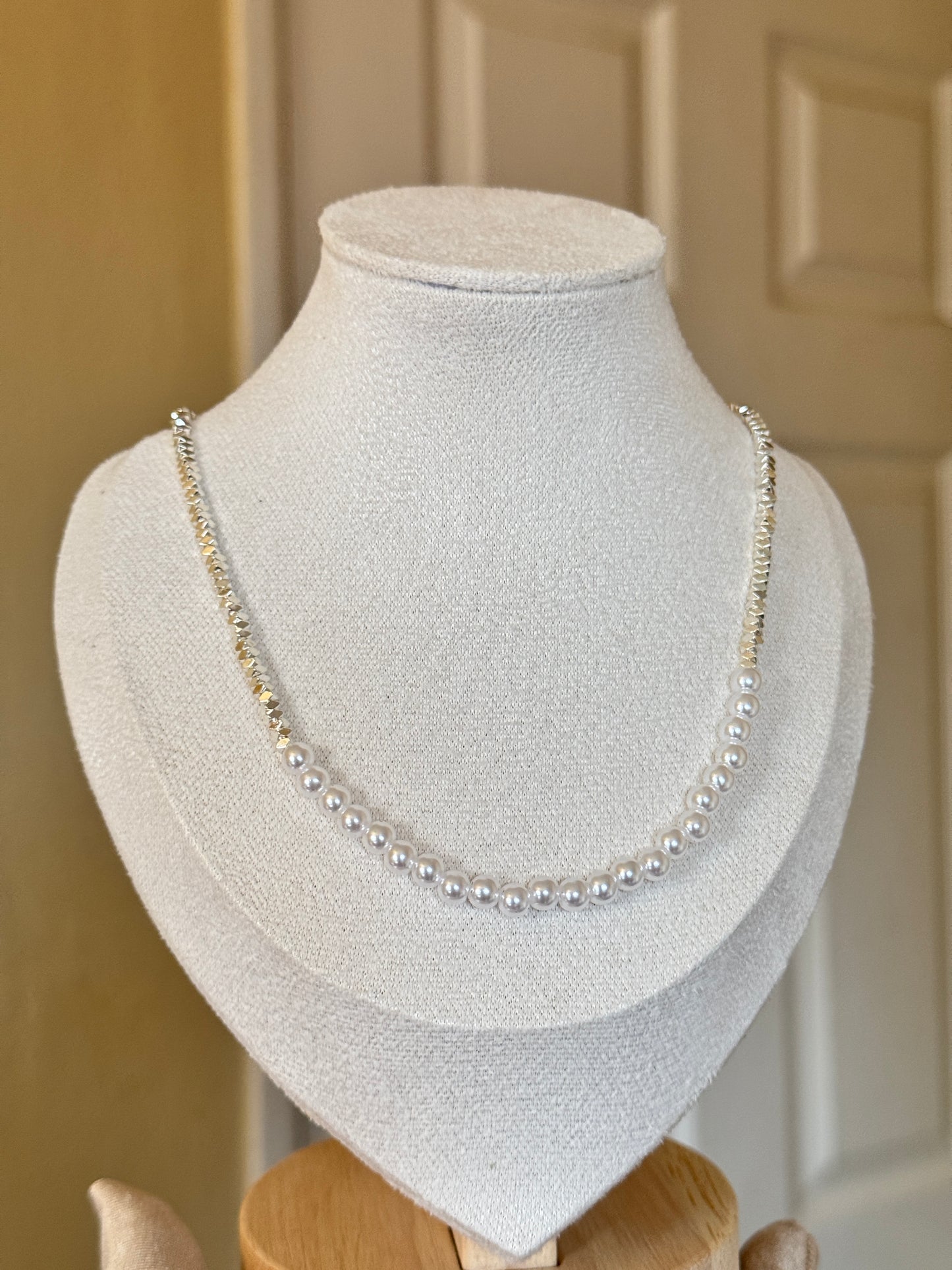 Pearl and silver beads Necklace
